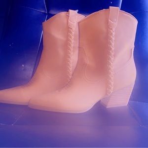 Brand new size  9 boots